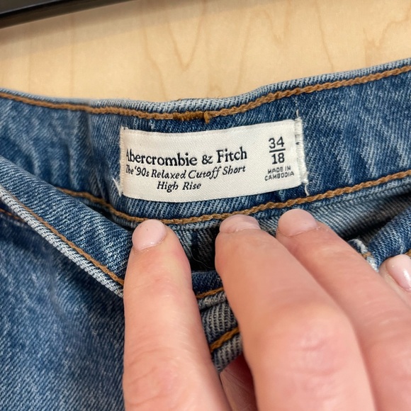 Abercrombie Fitch Relaxed 90s Cutoff Great condition - Picture 2 of 3